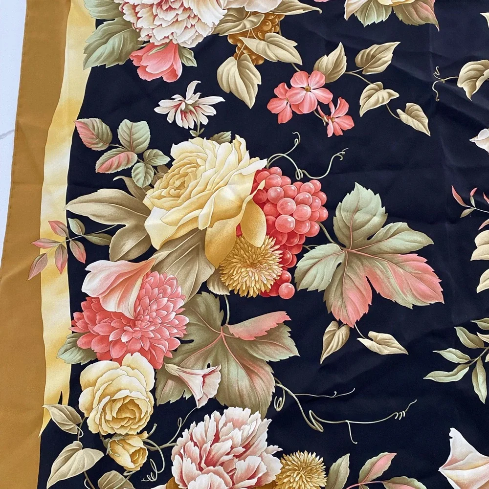 Ferragamo vintage scarf - Picture 4 of 7